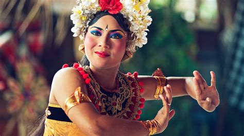 discover the history and culture of indonesia